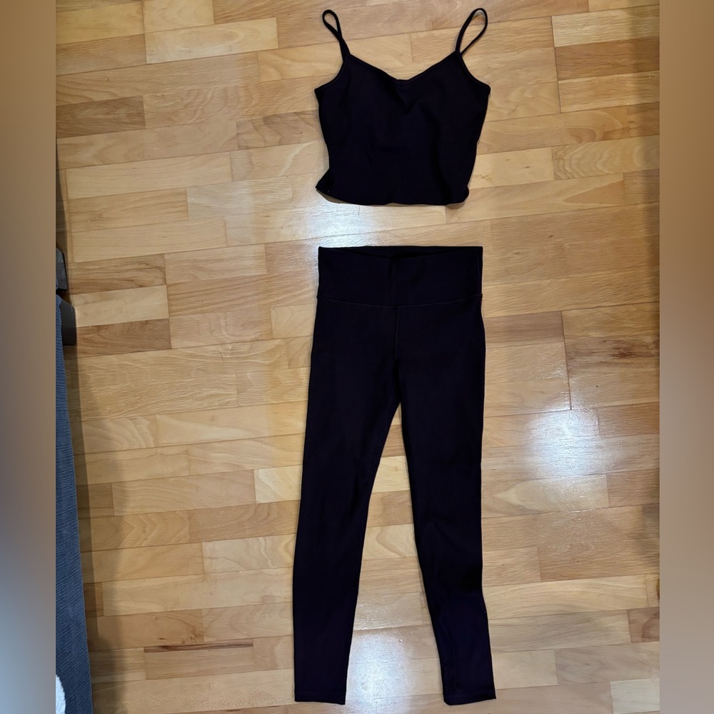 GAPfit Blackout Ribbed Workout Set - Picture 2 of 7